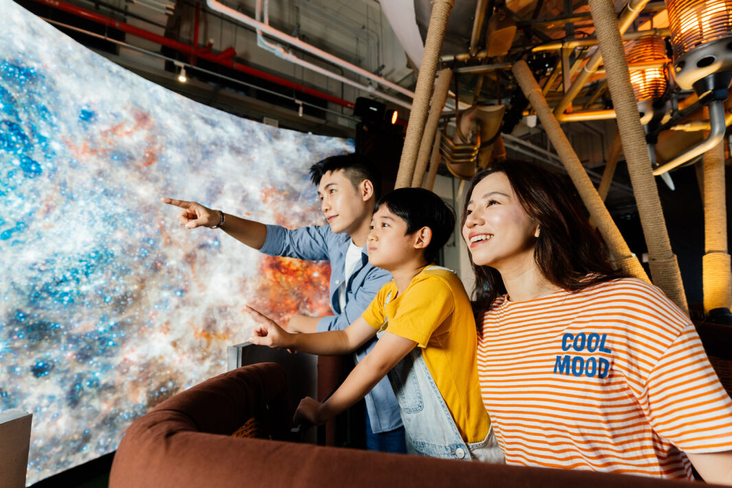 ���_����ȫ�_���6���ߡ���4������Ψһ���dLED����ƴ���@ʾ���ĄӸ��w�д���׌�˿��v���ڟ�����ϣ�������v�侳�Ăγ������[��Ȥ