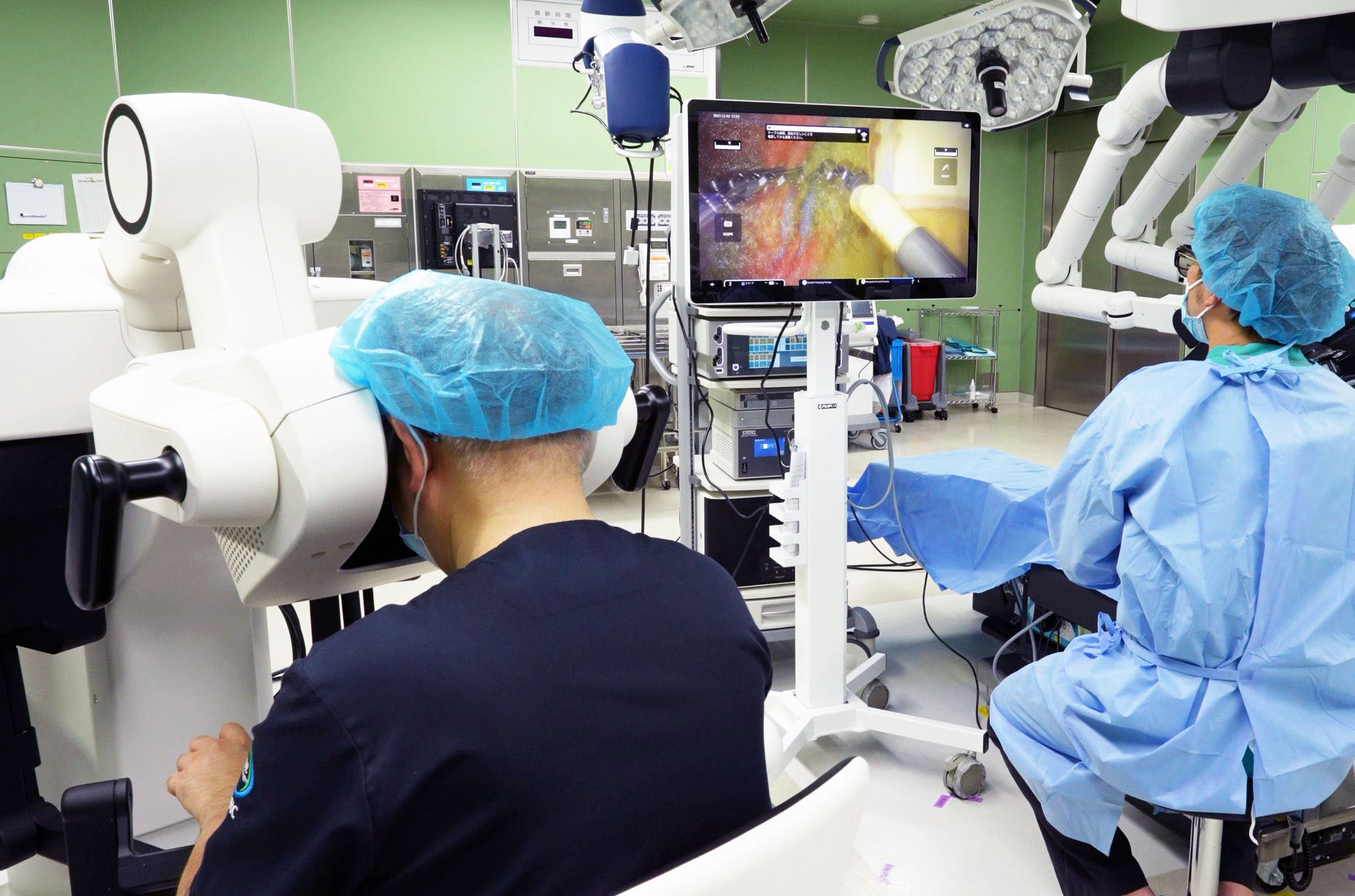 AUO Display Plus &ldquo;SurgiEyes &ndash; Robotic Surgery Real-Time 3D Solution&rdquo; enables the surgical view seen by the operating surgeon to be converted into a stereoscopic image for the entire medical team in the operating room, significantly enhancing communication efficiency and surgical safety