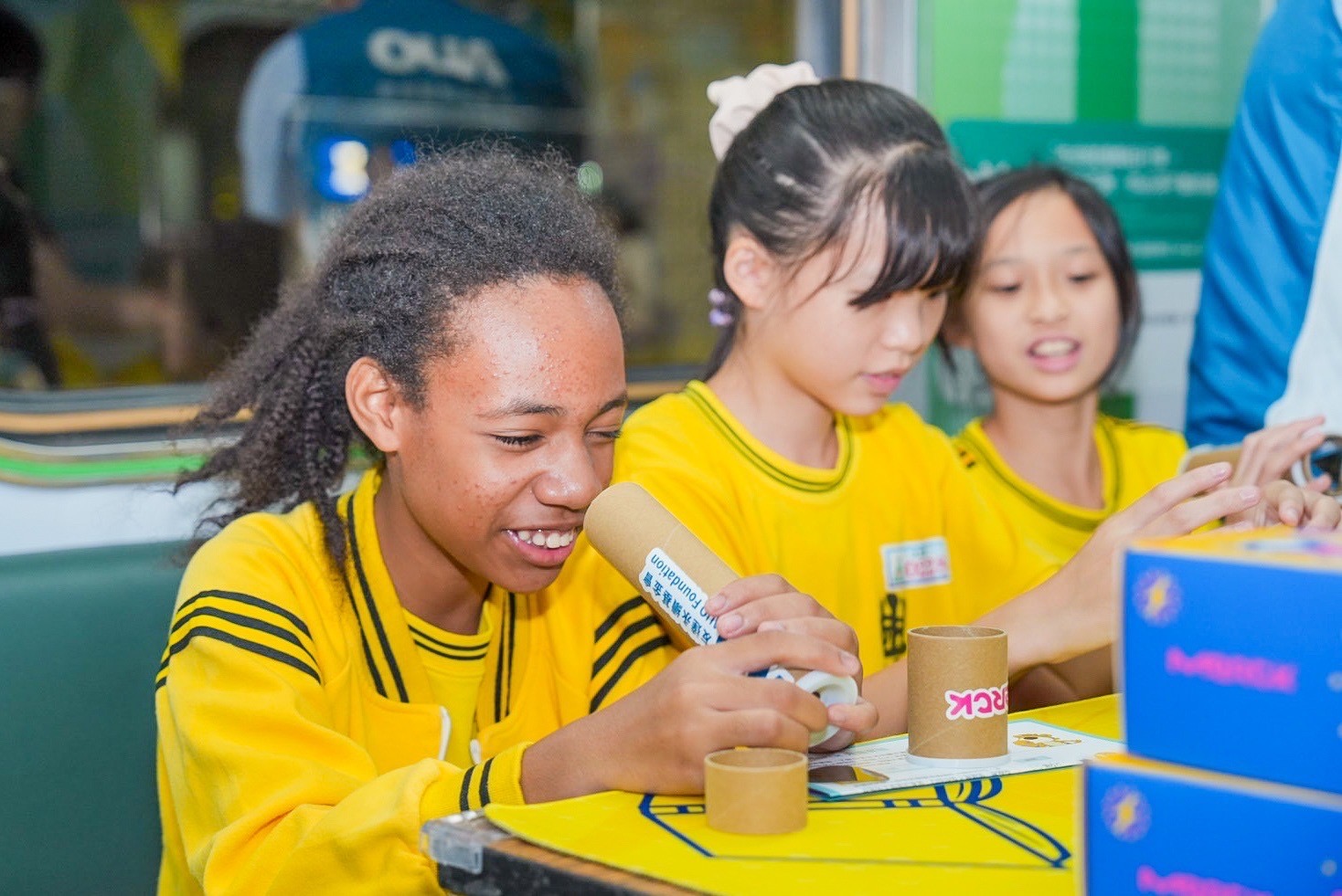 ���_(d��)�cĬ�˷քe���ղ���ʹ�õ�ƫ��Ƭ��Һ���@ʾģ�M���O(sh��)Ӌ(j��)����n�̡����D(zhu��n)���c霡���׌�W(xu��)�����H���u��ƫ���f(w��n)��Ͳ�c��(ji��n)��Һ���@ʾ������(sh��)�`ѭ�h(hu��n)���������m(x��)����