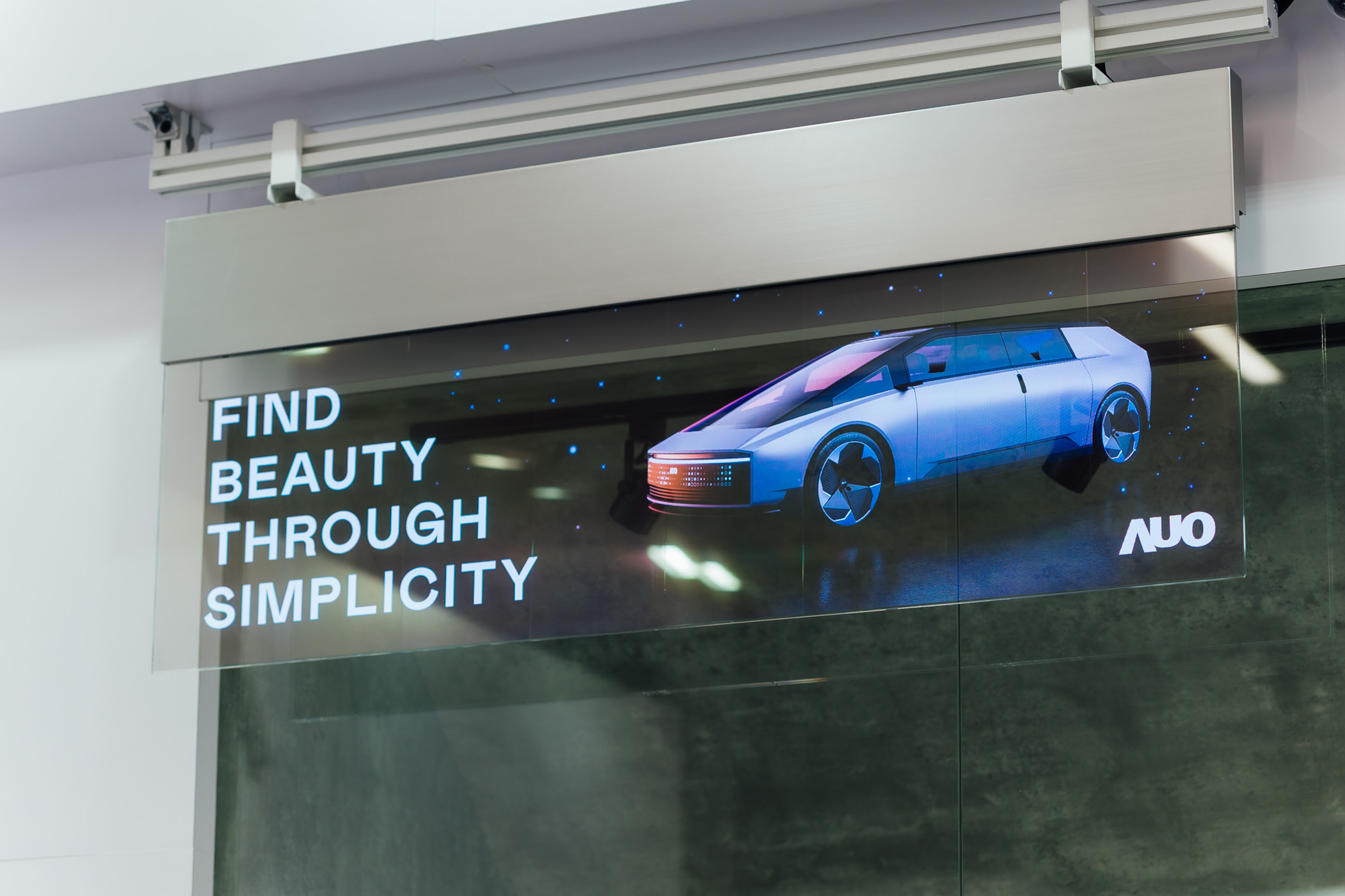 �߂������͸���е�54��͸��Micro LED�ǻۏV���ƣ��ɟo��ƴ�Ӳ�ͬ�ߴ磬�I�����߿Ƽ����c���W�ĳ���ʽ�Շ����m������Ş����չ�ݿ��g�ȶ�Ԫ������