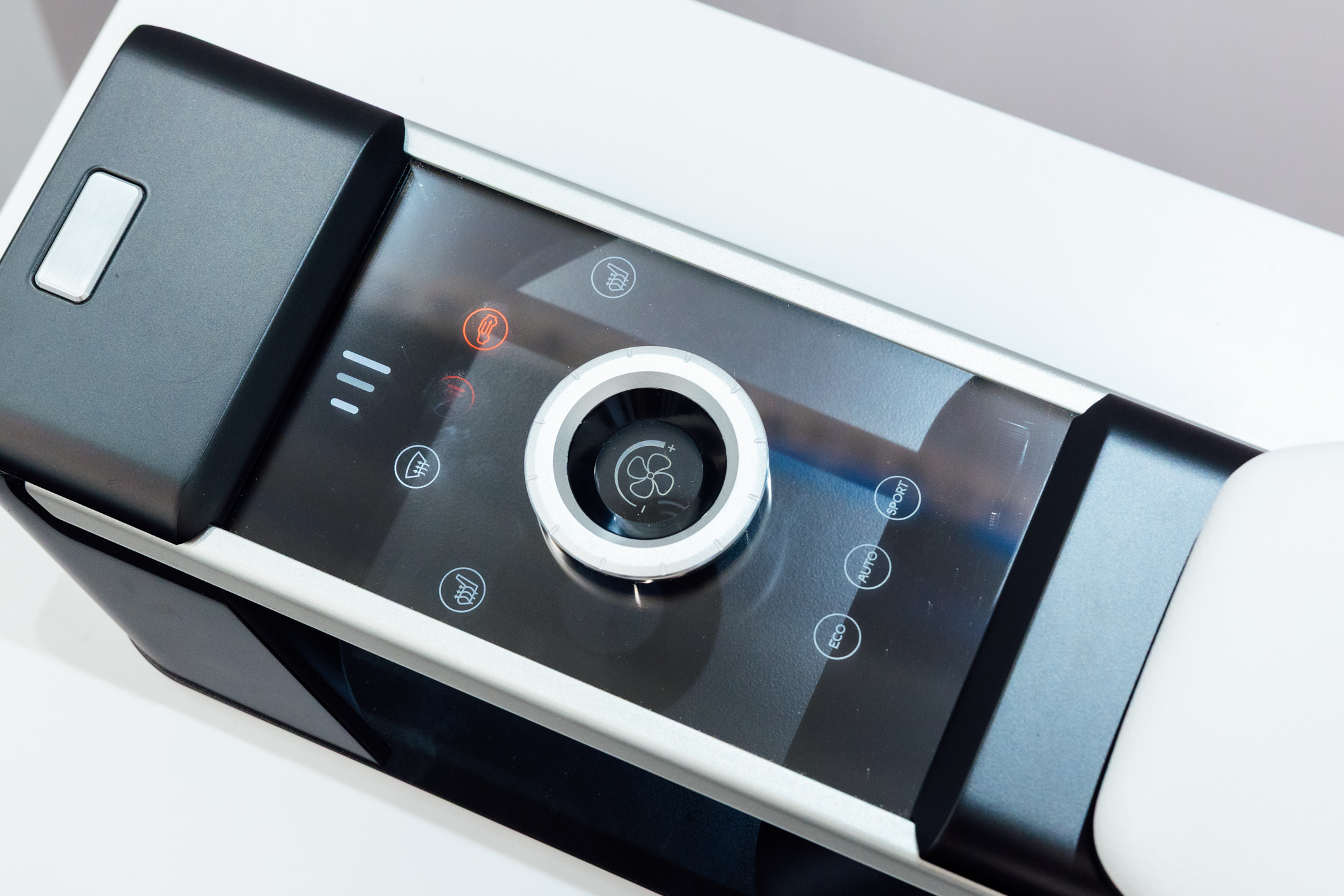 �ԘO���OӋ�����CrystalSense Console����������օ^(q��)���턓(chu��ng)��ͻ�ƣ��������[���ں��s�����^�У������ÑҸ�ʽ���o���䲣������c�����|�X��?�����|�E���|݅���ֹ���r������ṩֱ�������h���Ļ������?��